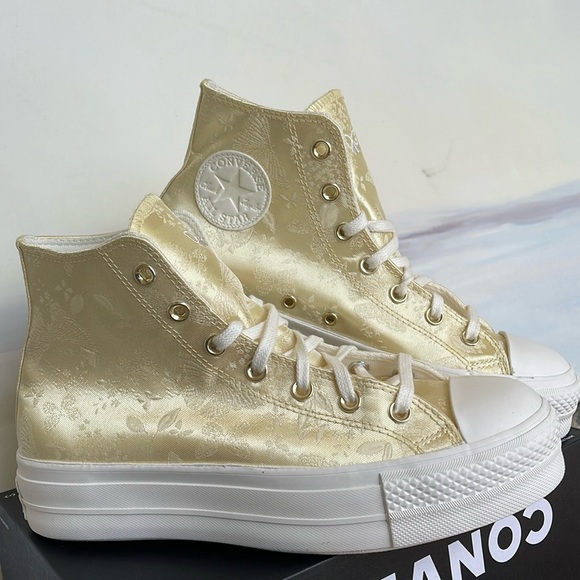 Converse WMNS CTAS A06829C
CTAS LIFT HI
LEMON DROP/VINTAGE WHITE/EGRET
Platforms - Picture 6 of 16